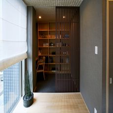 木場の家：大人の隠れ家的書斎：動く壁・レーザーカットスクリーン・（西清マテリアル製品）・nikeデザイン